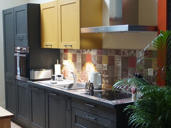 Cuisine équipée sur mesure Wooden Ombre Pores Ouverts Brossé et Moutarde Pores Ouverts Brossé