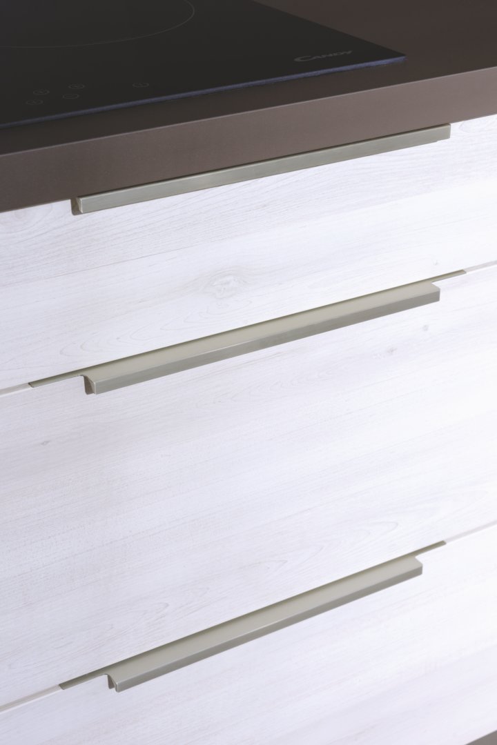 poignées profil cuisine blanche