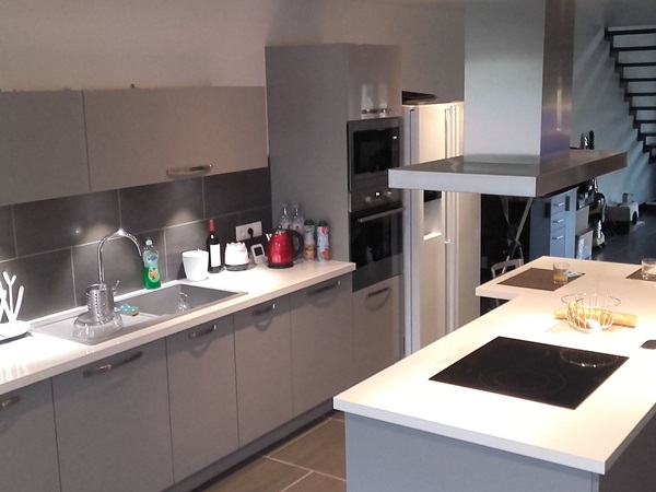 Rénovation cuisine équipée sur mesure Light Gris Clair Majestic Brillant