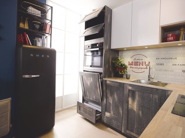 Cuisine équipée avec armoire pour four et lave-vaisselle