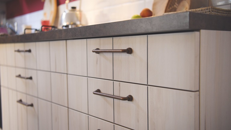 Nettoyage les façades de sa cuisine : comment s’y prendre ?