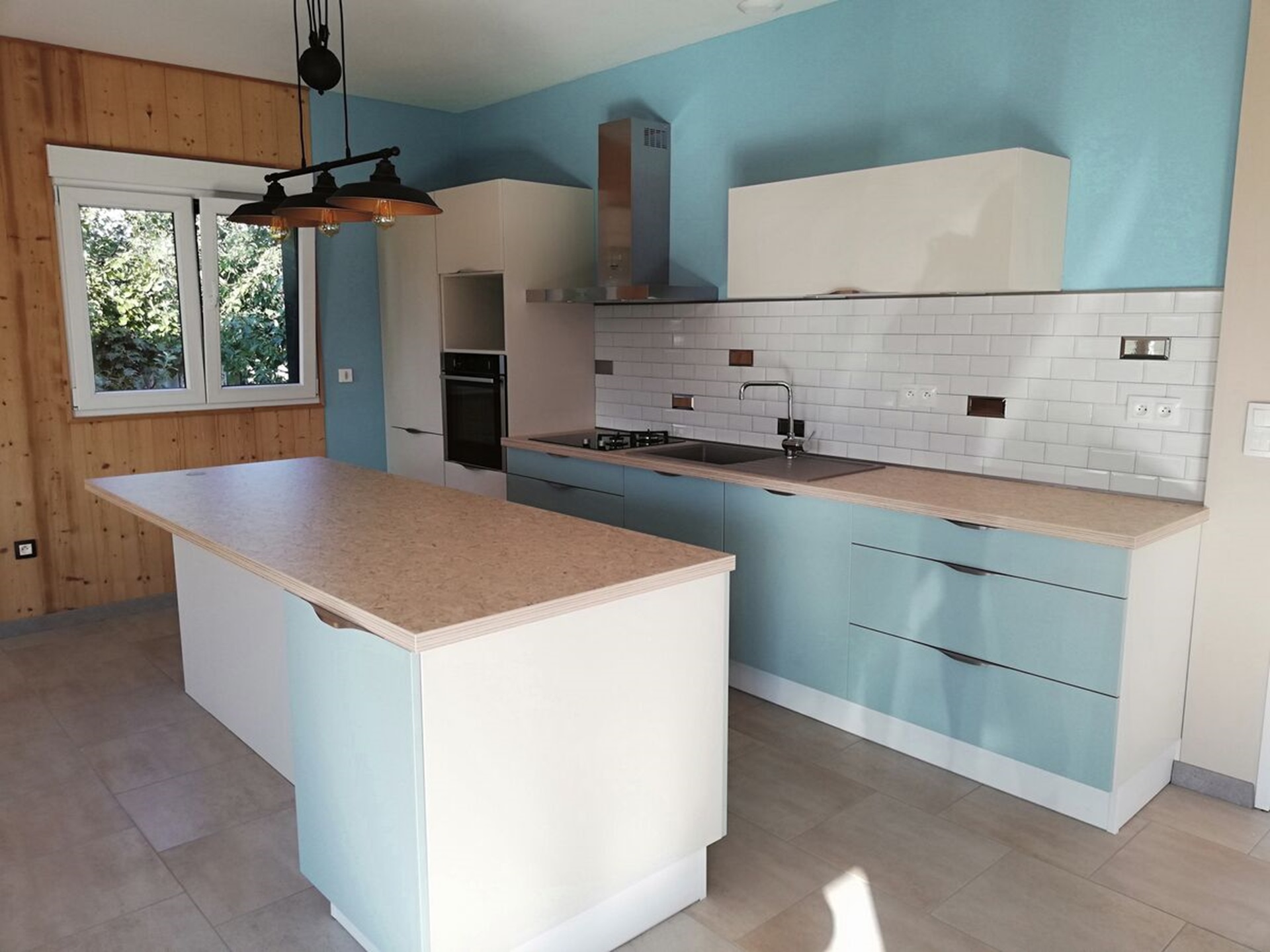 Cuisine équipée sur mesure Color Misty Blue et Trend Pannacotta Mat