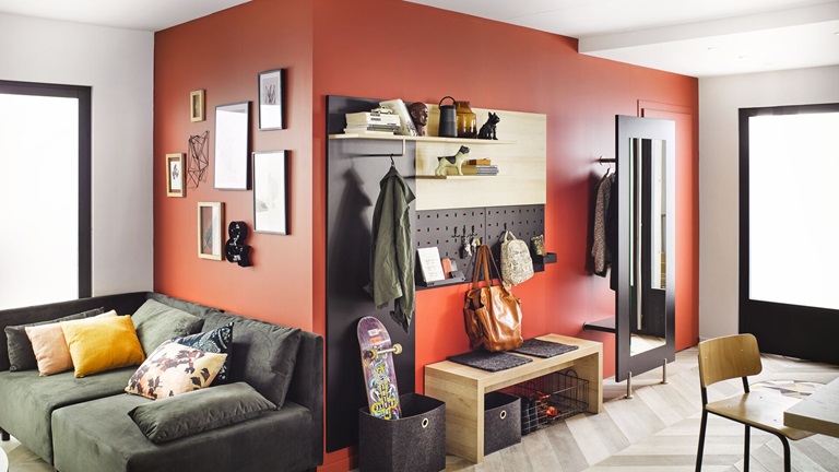 Des rangements de chaussures et manteaux aux plus petits accessoires pour vider vos poches, découvrez toute une panoplie d’idées pour aménager l’entrée !