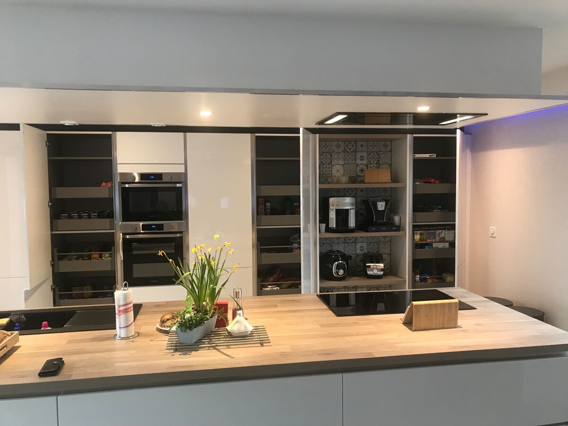 Cuisine avant-après sur mesure E-Light Blanc Brillant