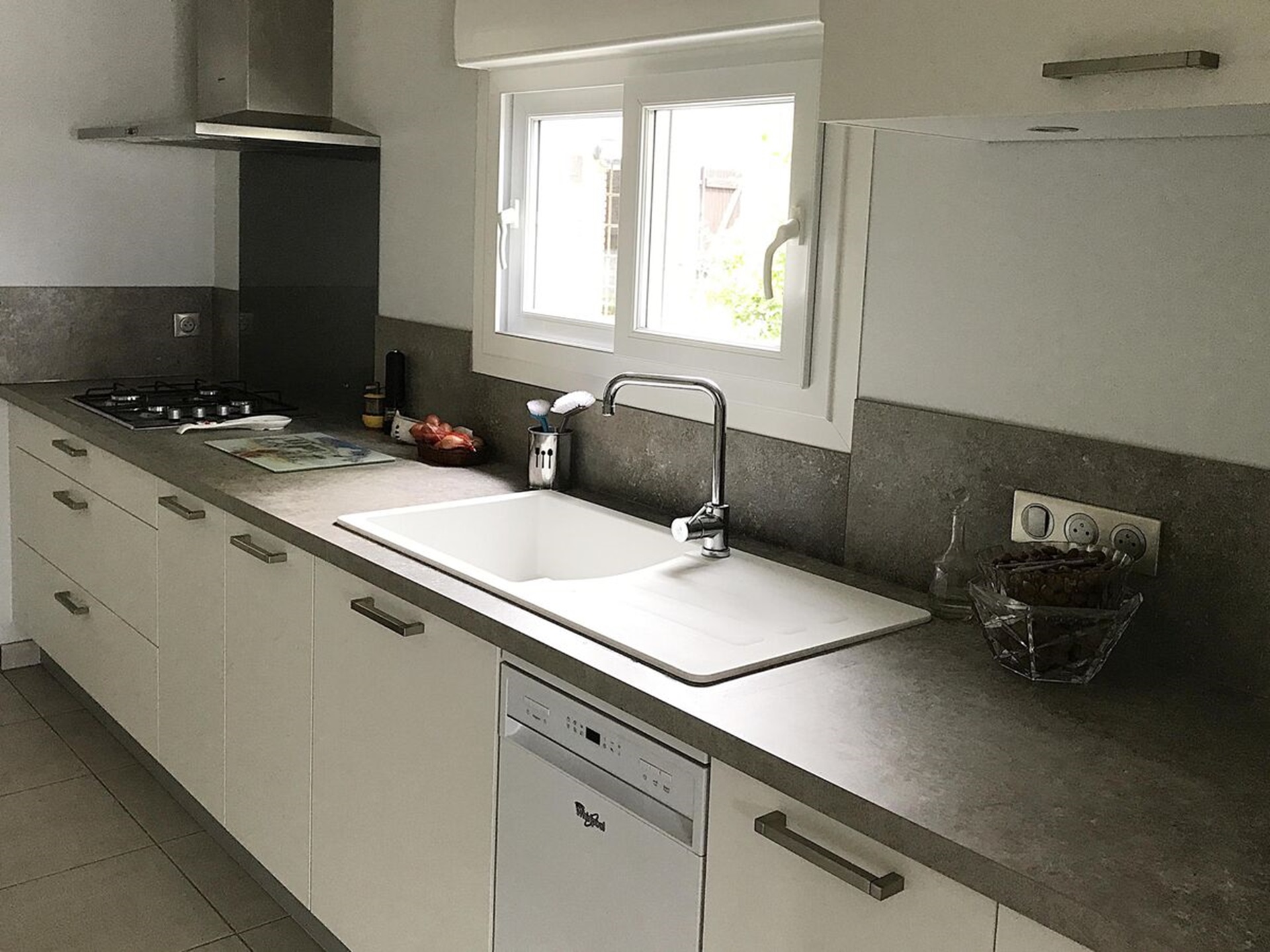 Rénovation cuisine sur mesure Light Blanc brillant et Trend + Blanc Mat