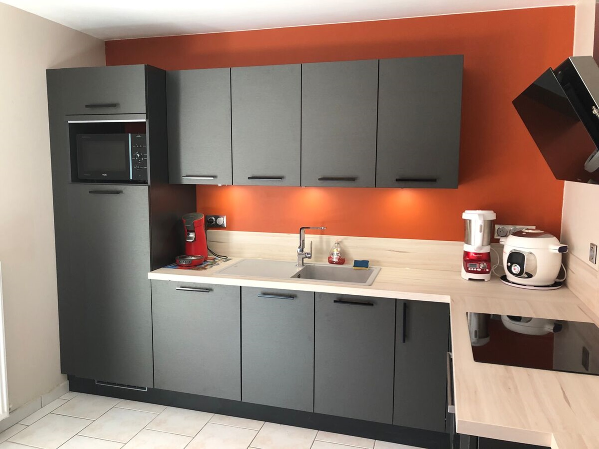 Rénovation cuisine équipée sur mesure Label Métal Brossé