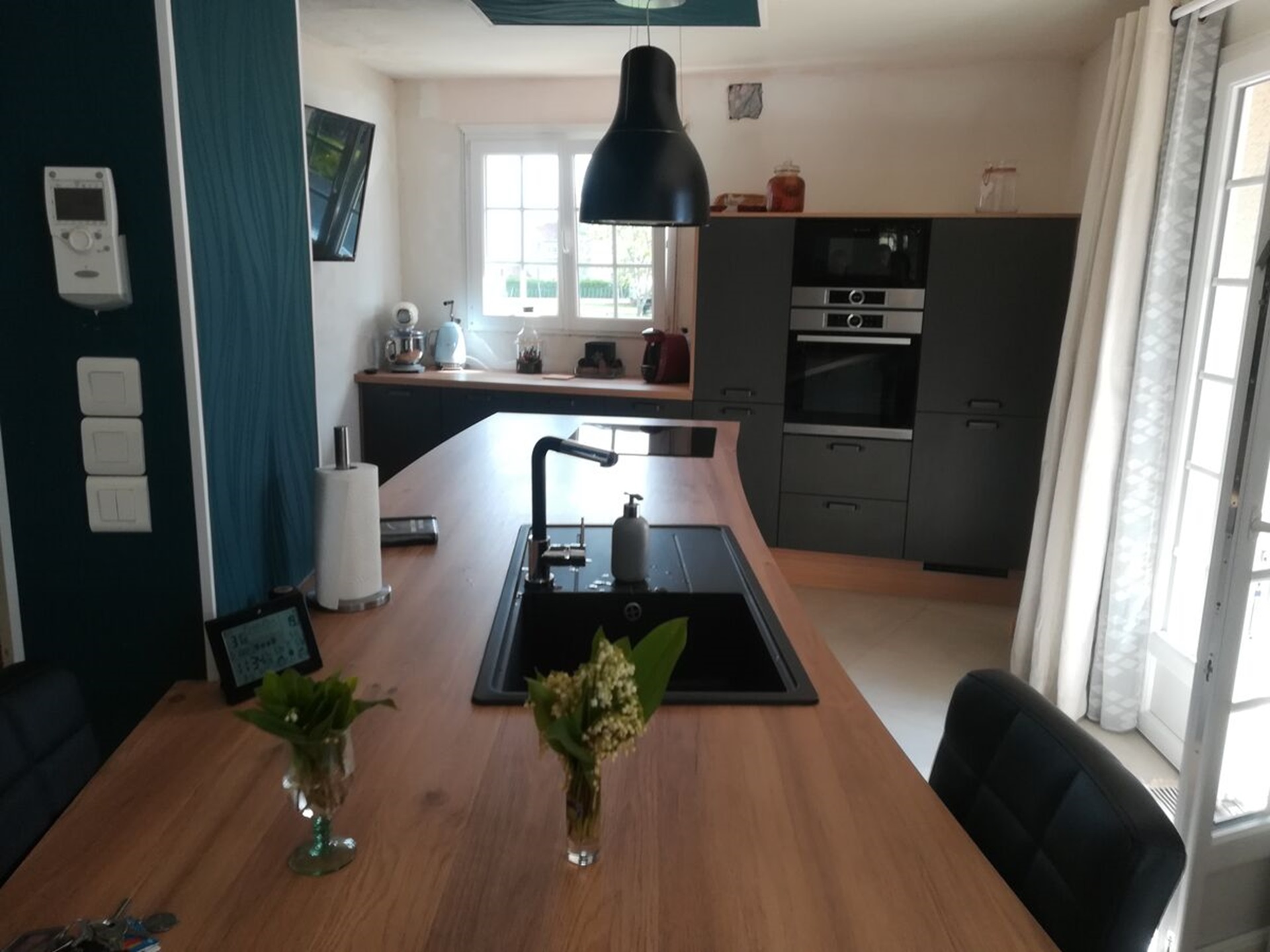 Cuisine équipée sur mesure Trend Chêne Honey et Label Métal Brossé