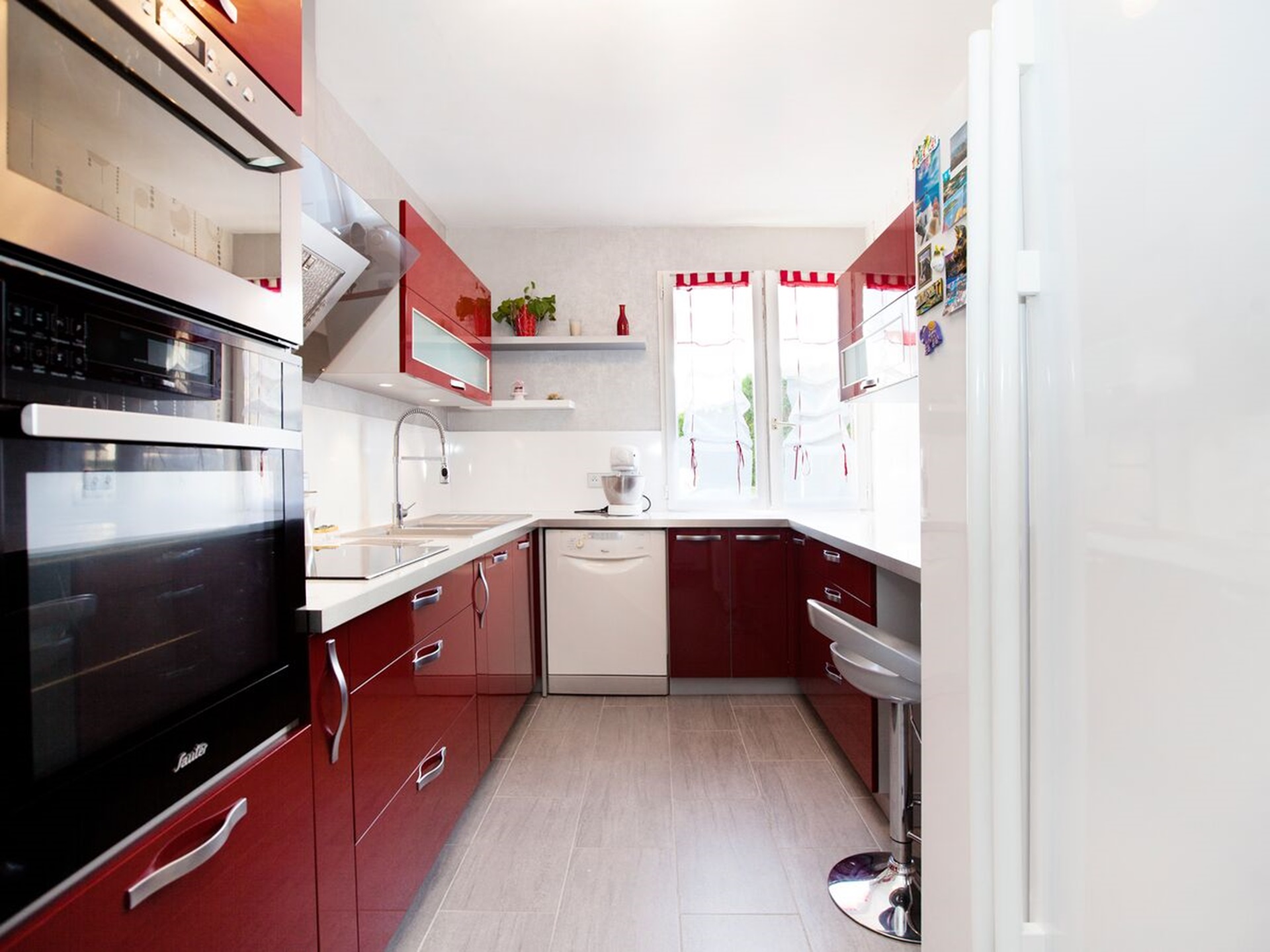 Rénovation cuisine sur mesure Light + Rouge Majestic Brillant