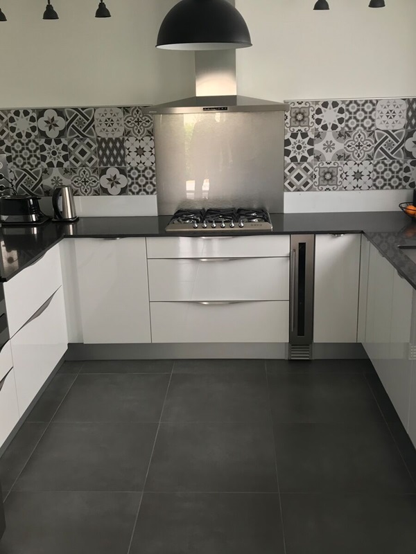 Cuisine équipée sur mesure Light Blanc Brillant