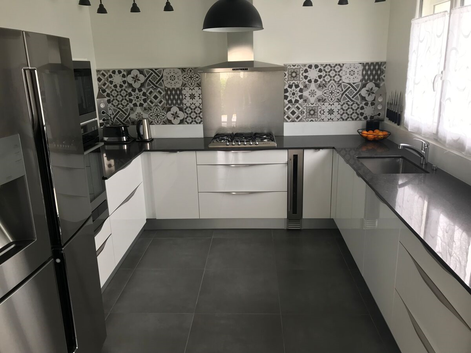 Cuisine équipée sur mesure Light Blanc Brillant