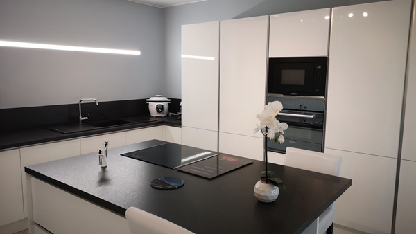 Cuisine équipée sur mesure Light Blanc Brillant