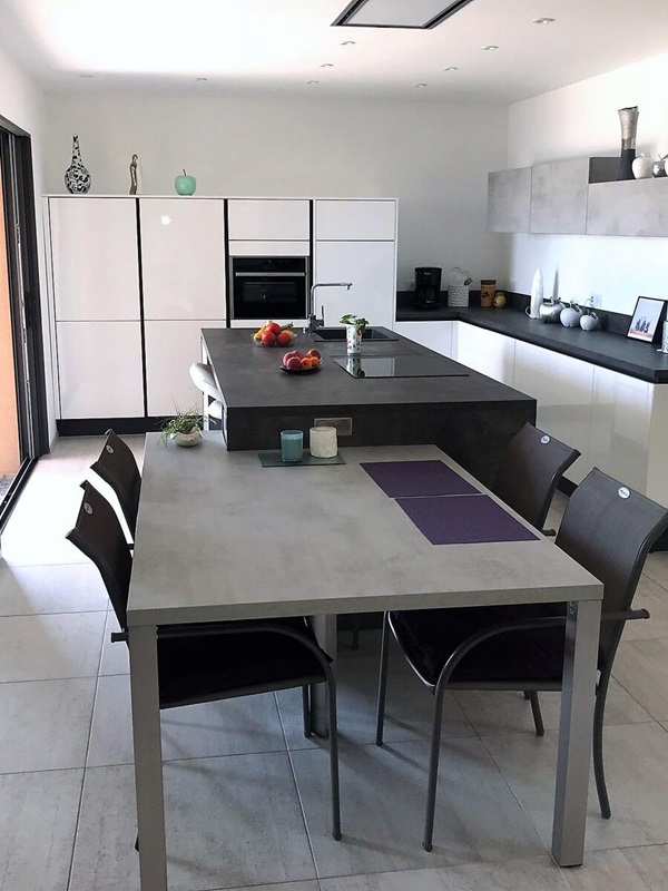 Cuisine équipée sur mesure Light Blanc Brillant Label Béton Clair