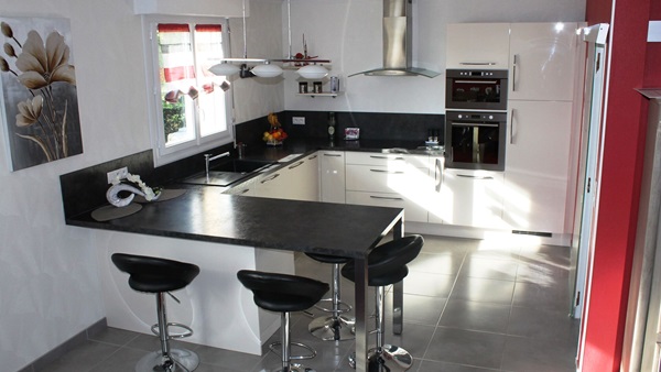 Cuisine équipée sur mesure Light + Pannacotta Majestic brillant