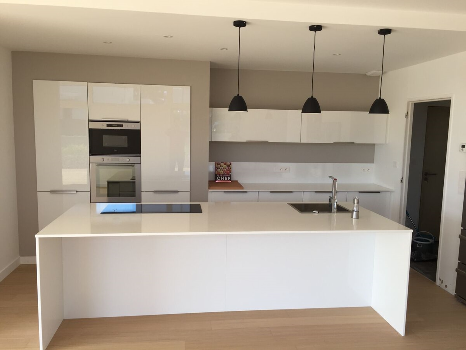 Cuisine avant-après sur mesure Light Blanc brillant