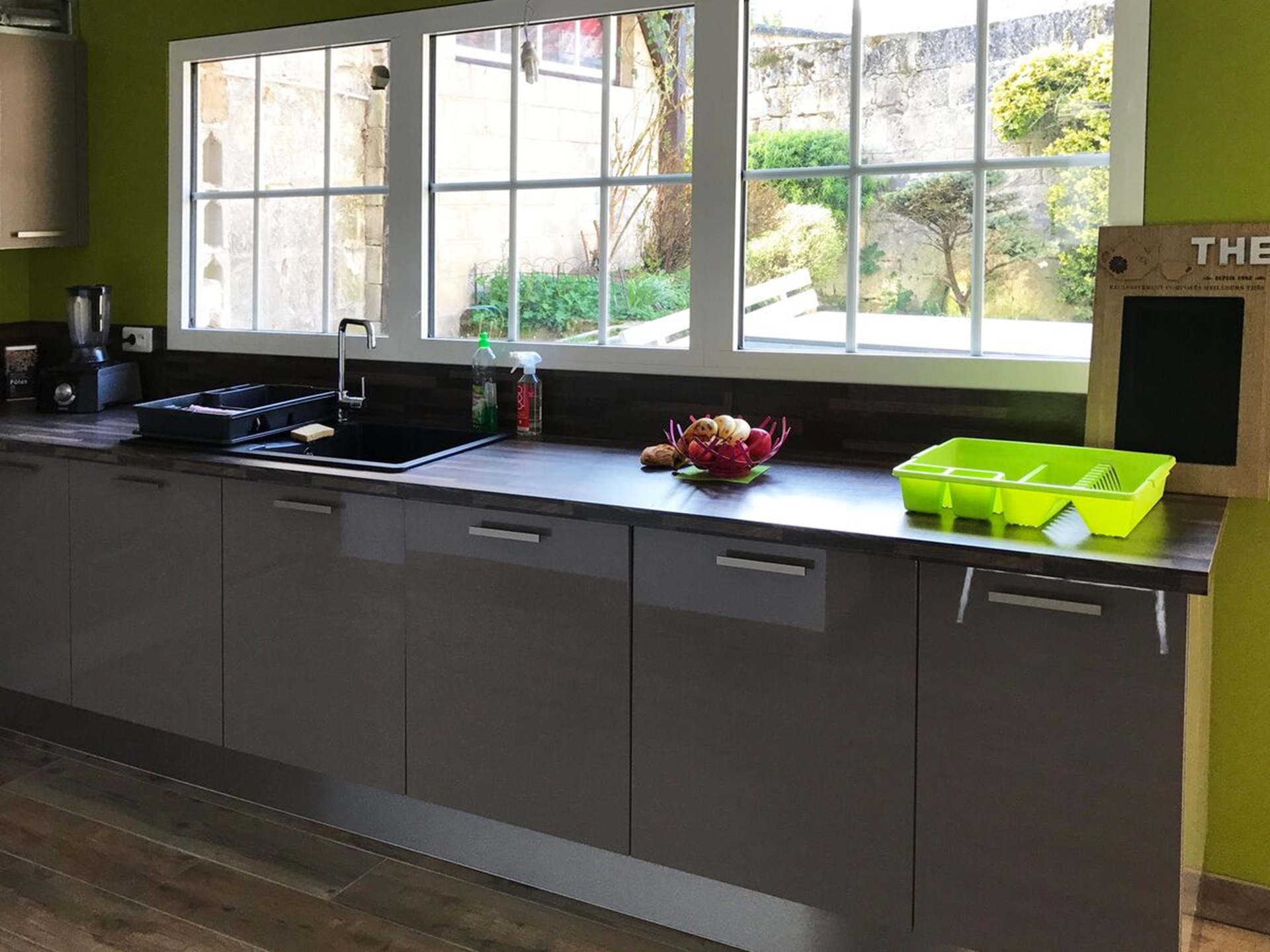 Rénovation cuisine sur mesure Petilla + Grège majestic brillant