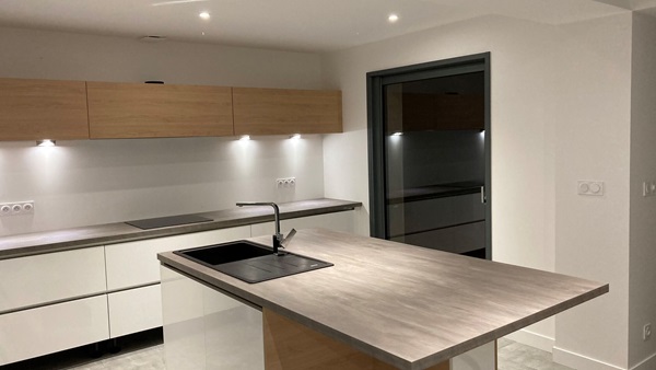 Cuisine équipée sur mesure Light Blanc Brillant