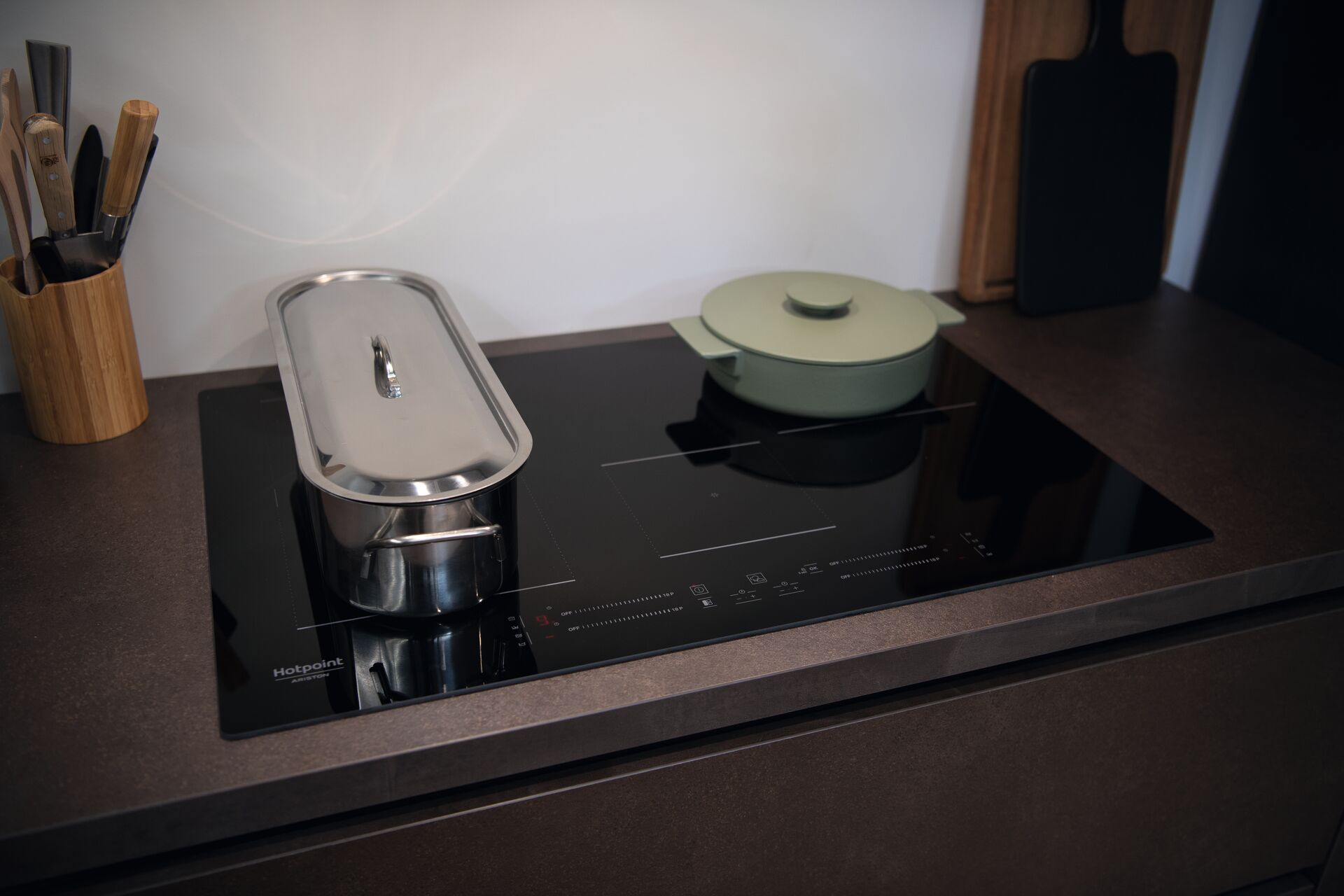 plan de travail gris foncé